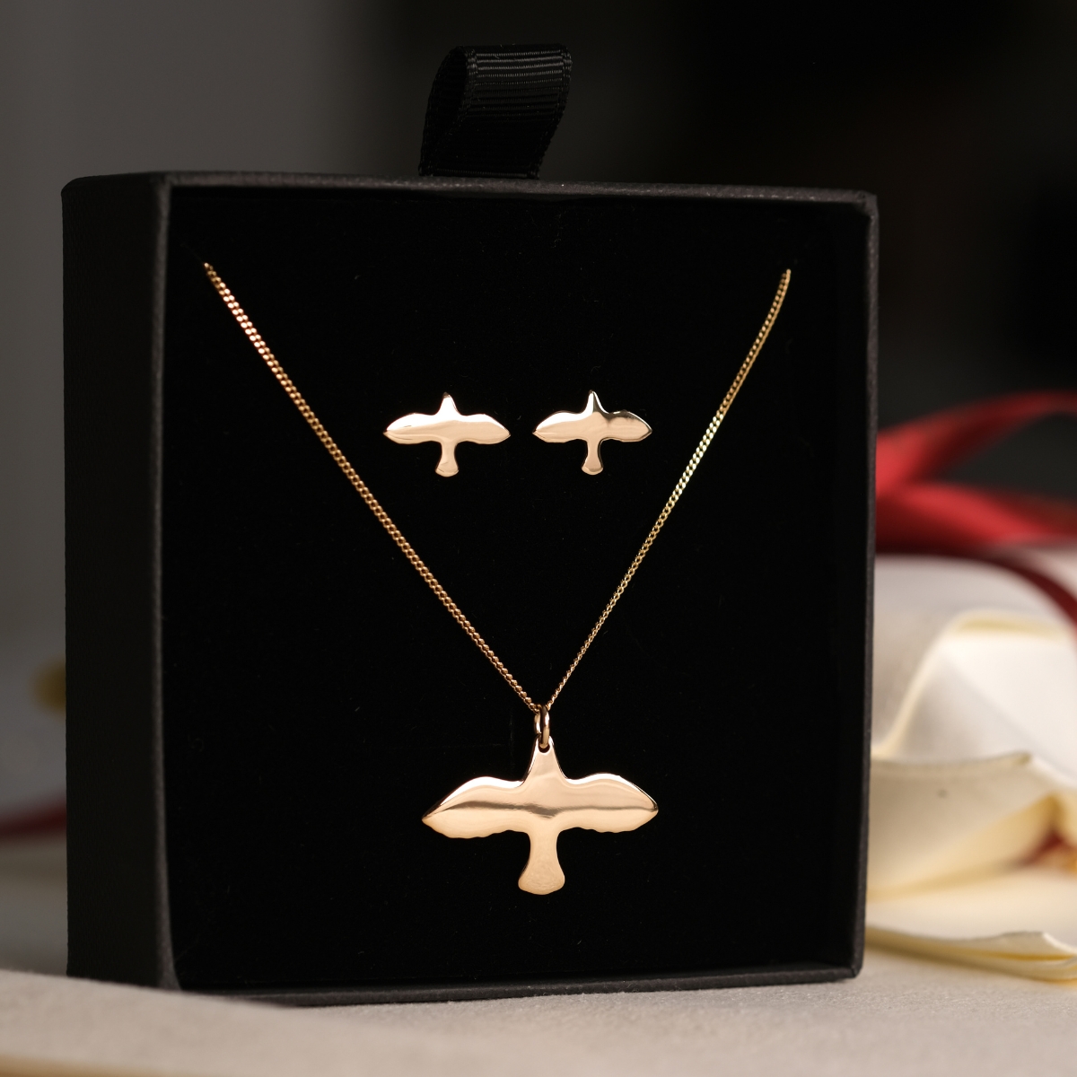 GIFT SET DOVE GOLD 45 CM i gruppen SHOP / GULD hos EMMA ISRAELSSON (gift.set-dove-gold)