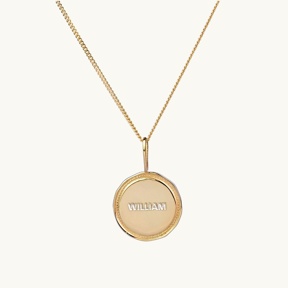 Ett namnmynt med en segerkrans i guld