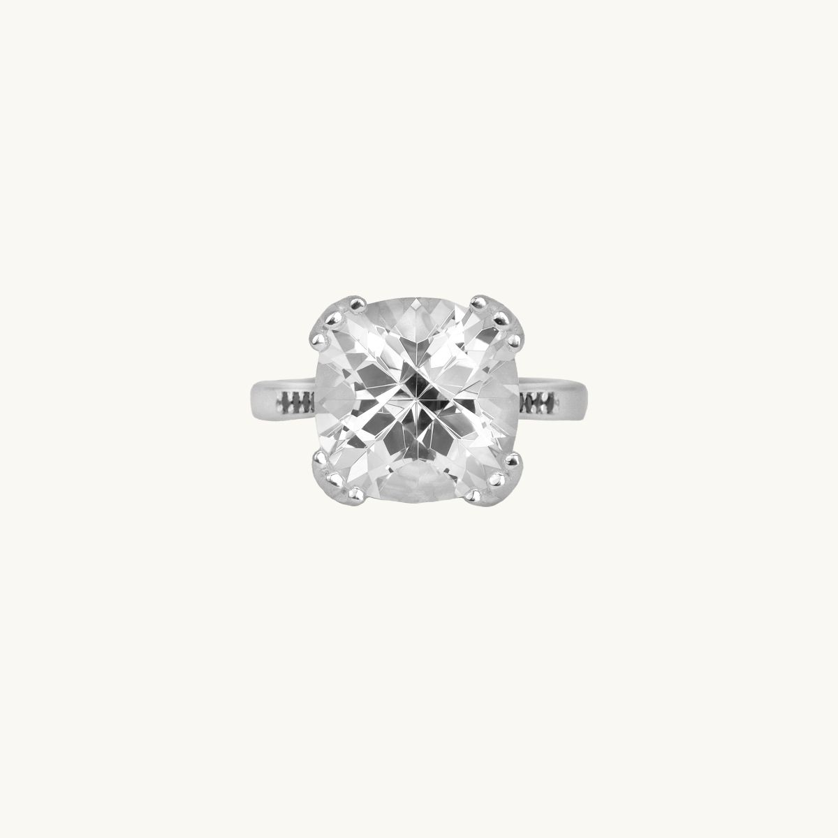 Ring i sterlingsilver med cz-sten och svarta diamanter