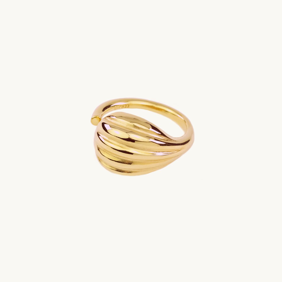 Justerbar fikon ring i guldfrgylld mssing