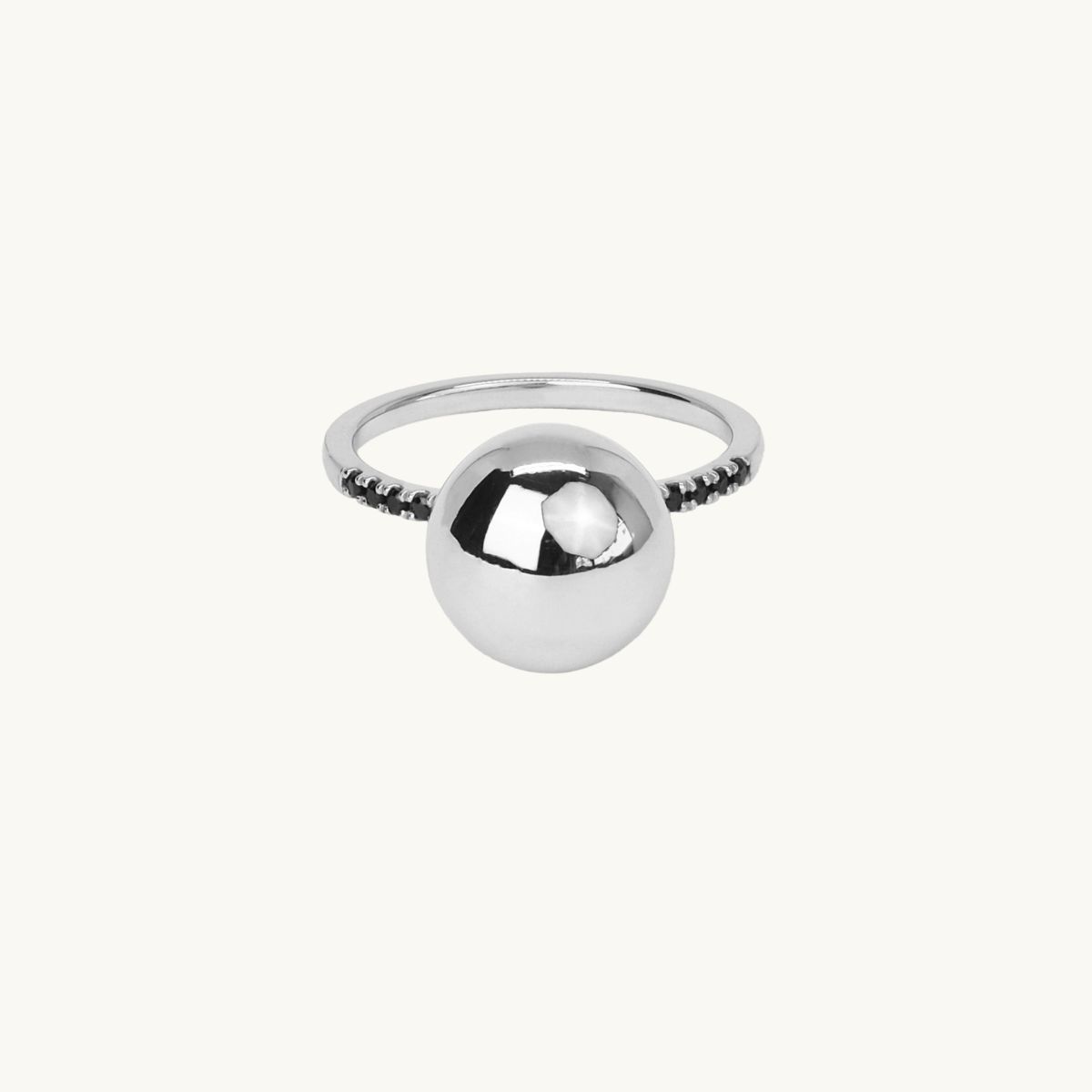 Globe ring i sterlingsilver med svarta cz-stenar 