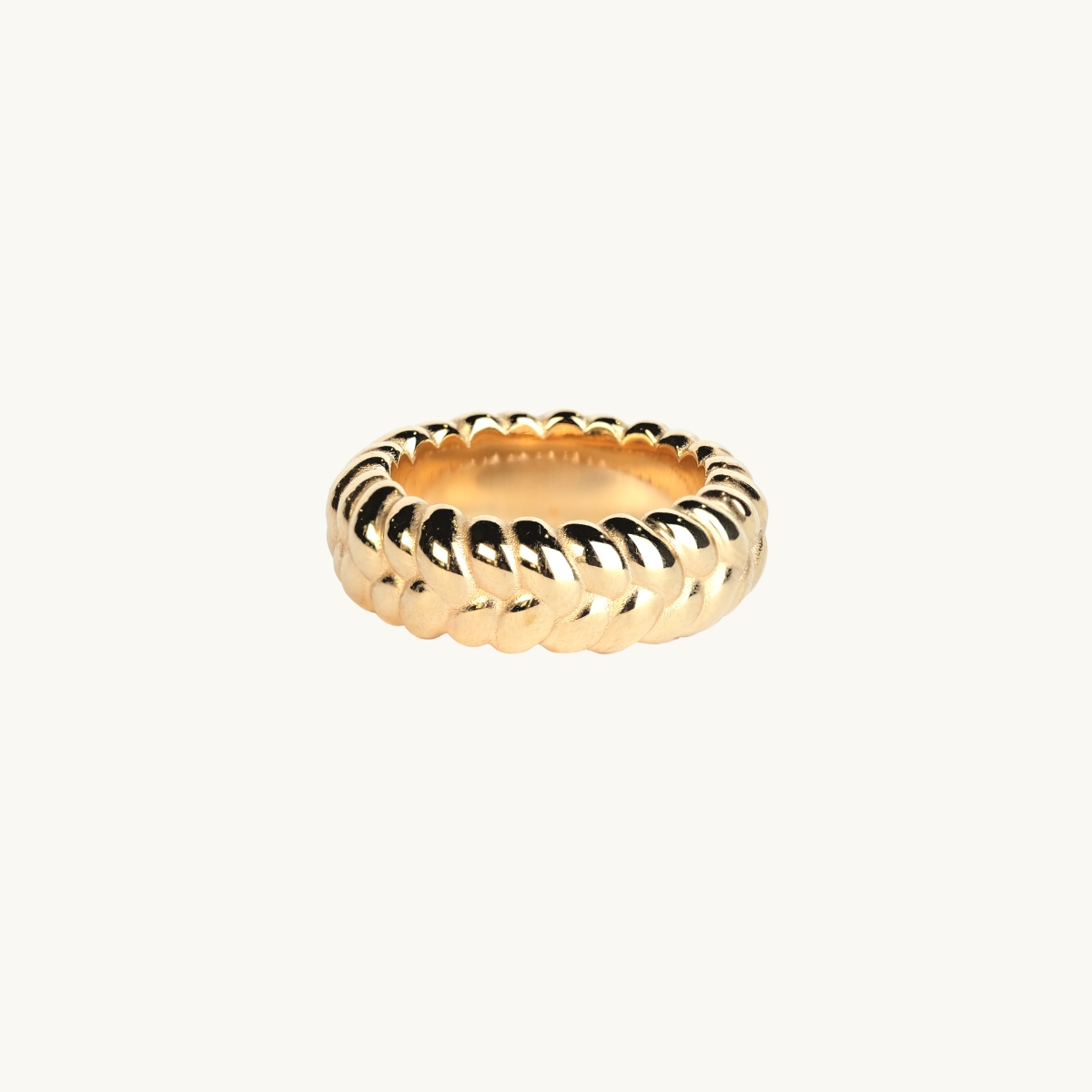 en ring i 18k guldfrgylld mssing med fltat mnster