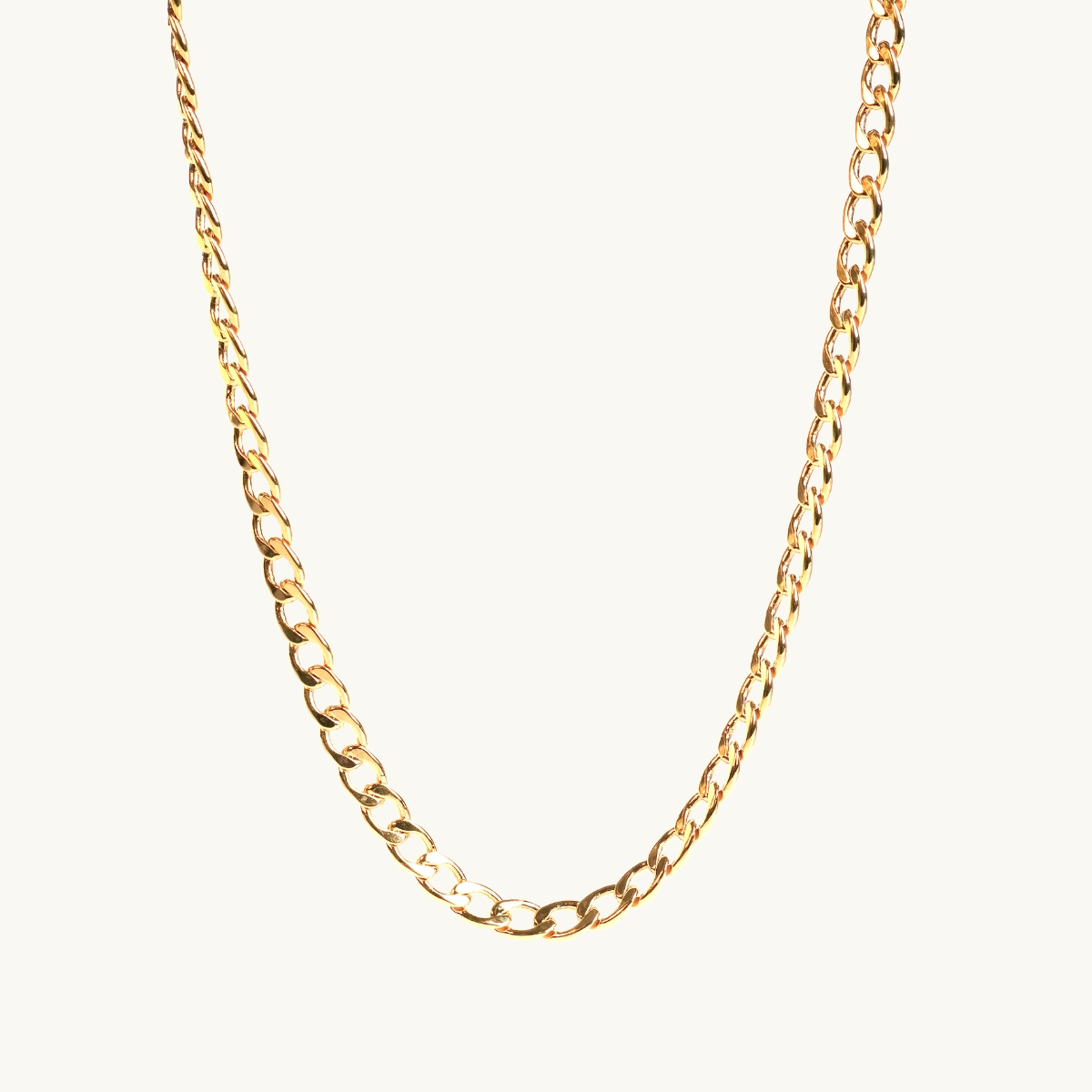 Tidlöst guldhalsband med polerade curb-länkar – unisexdesign från Emma Israelsson.