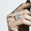 Thin band ring i kombination med link och prinsess ring