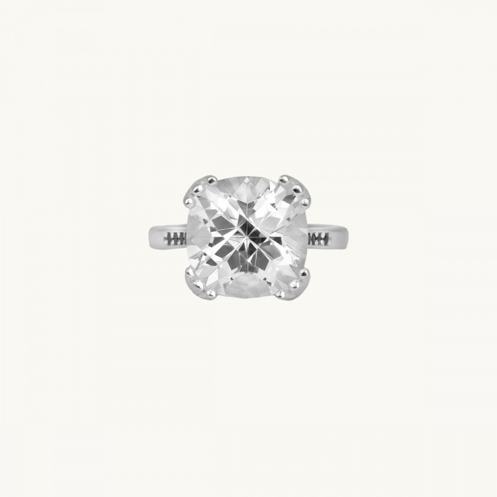 Ring i sterlingsilver med cz-sten och svarta diamanter