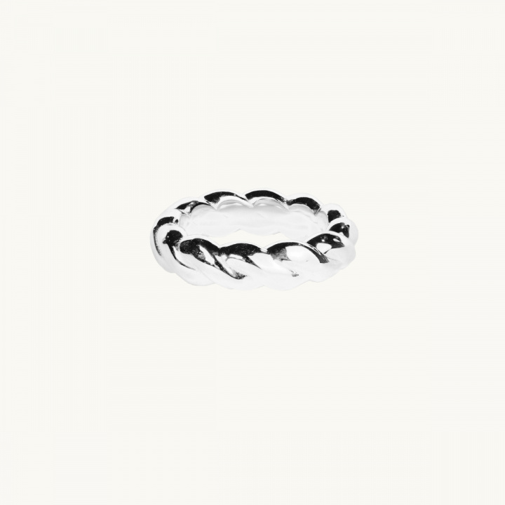 en bandring i ett snurrmönster i sterlingsilver